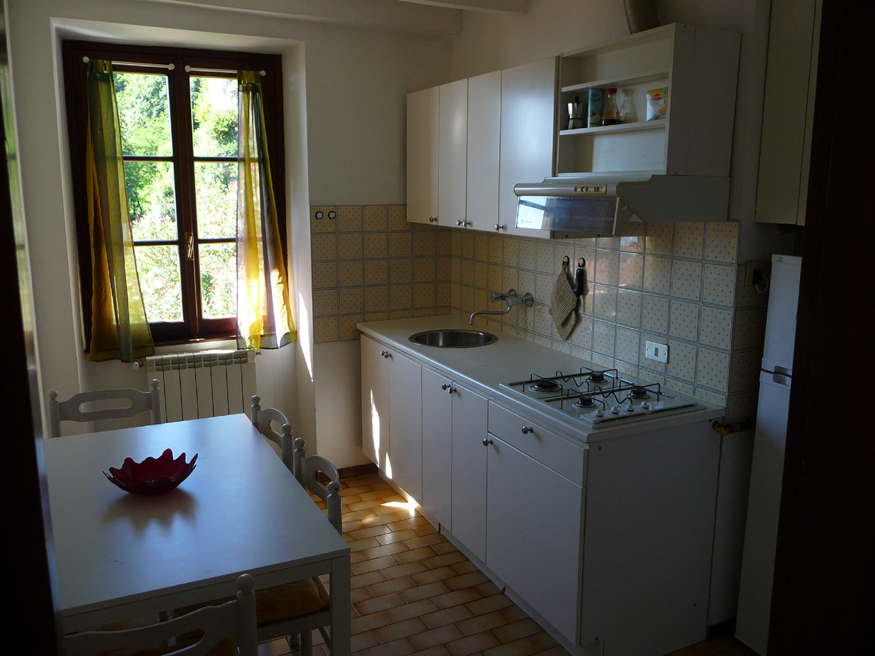 kitchen with table for 4 people
cooking facilities