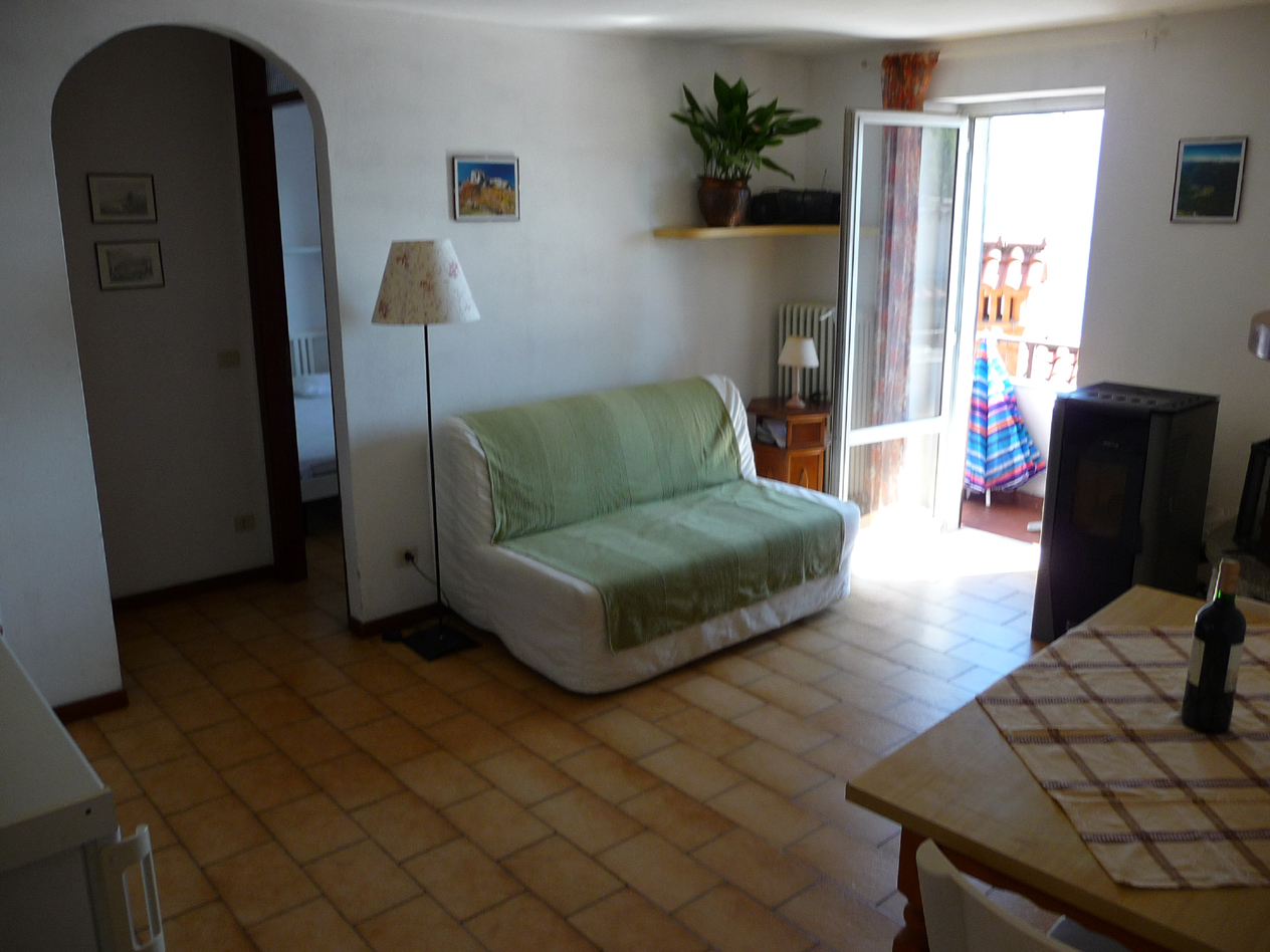 livingroom with fireplace,free parking
20 metres from the house