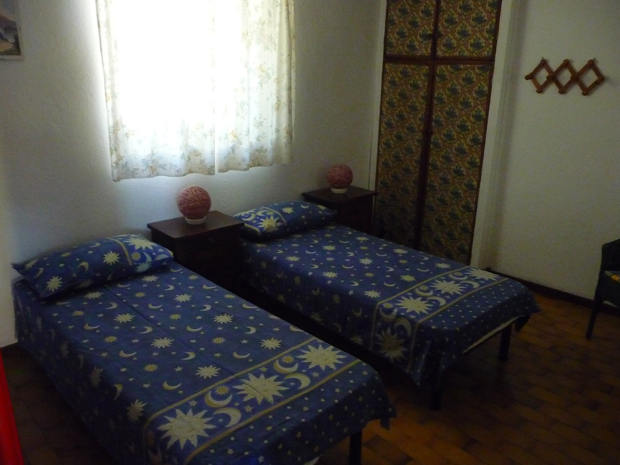 bedroom with 4 single beds , very calm,
suitable for children