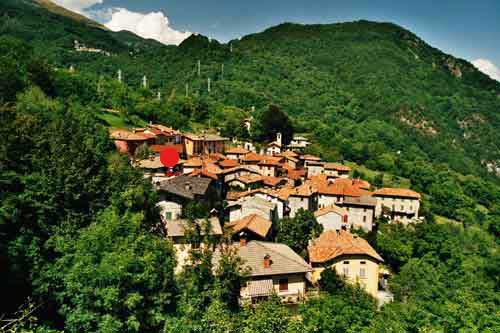 Logo is a tipical village on lake Como,it's on the hill
400 metres altitude and a very calm position